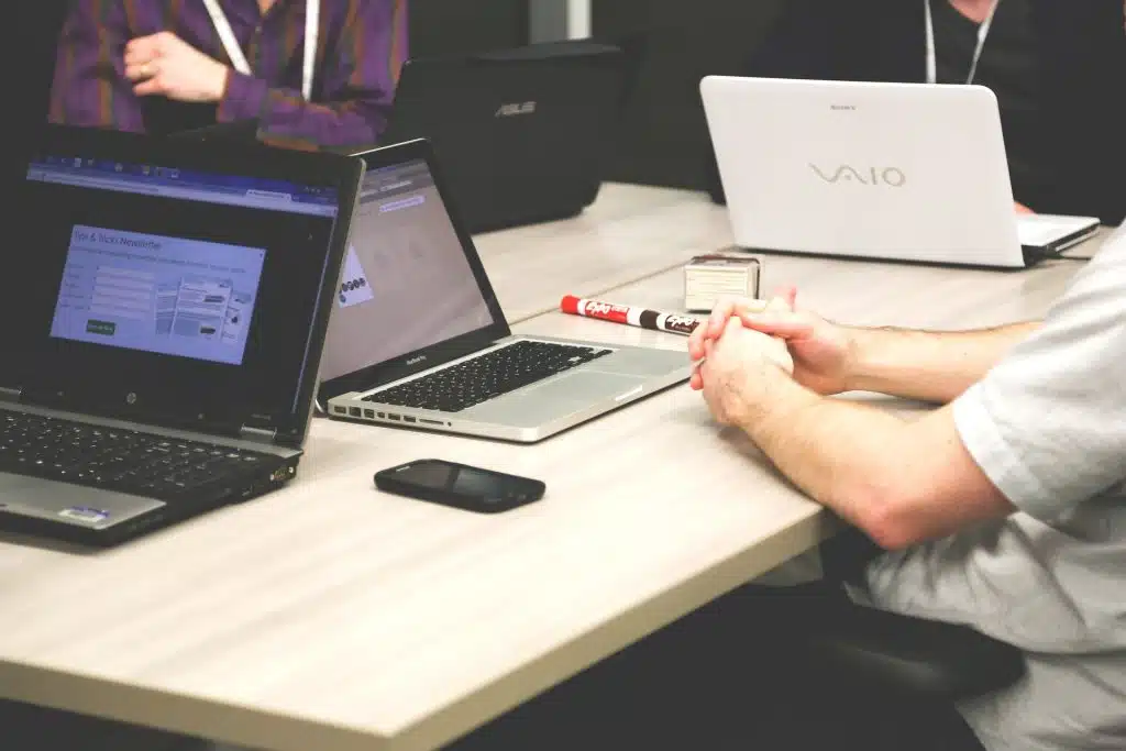 entreprise qui réalise un audit commercial